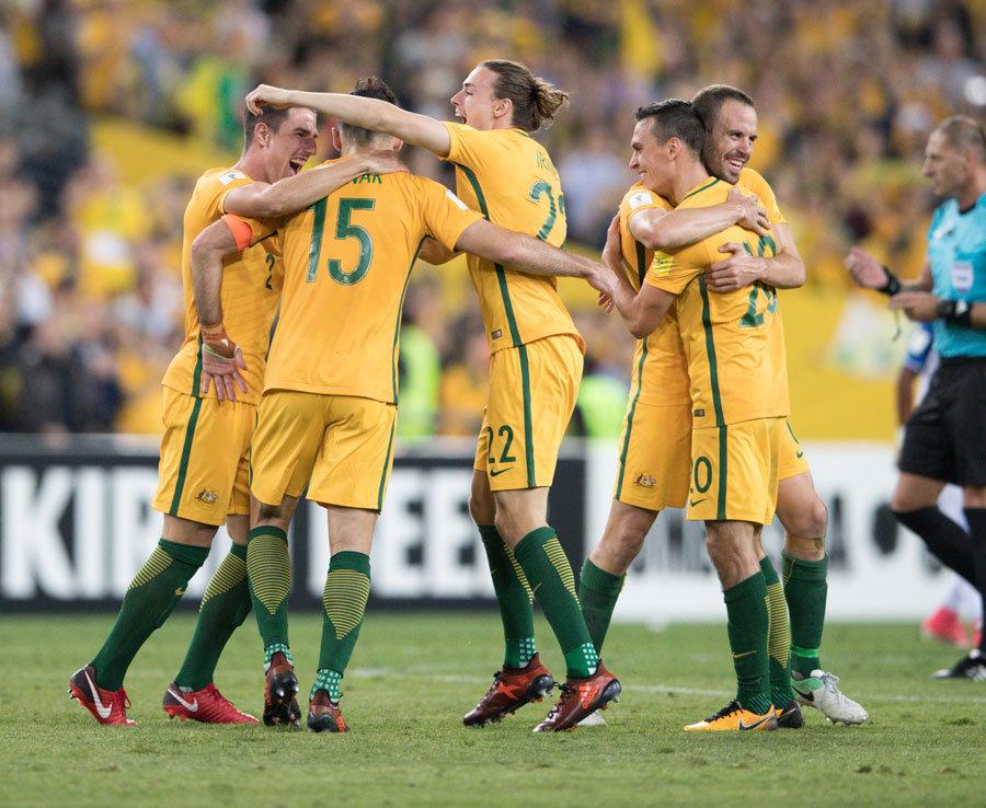 职业玩家展示自己95岁神枪手祖母 没玩过FPS但瞄准天赋惊人