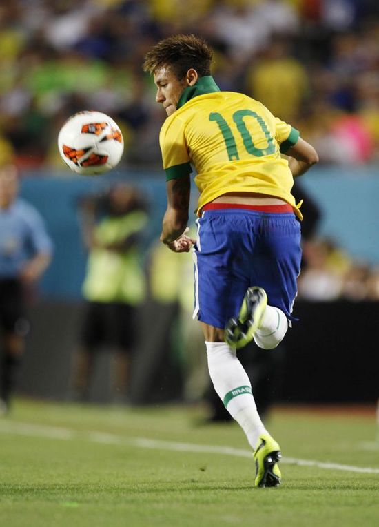 比尔·西蒙斯称独行侠队可能用安东尼·戴维斯，换尼克斯队的唐斯